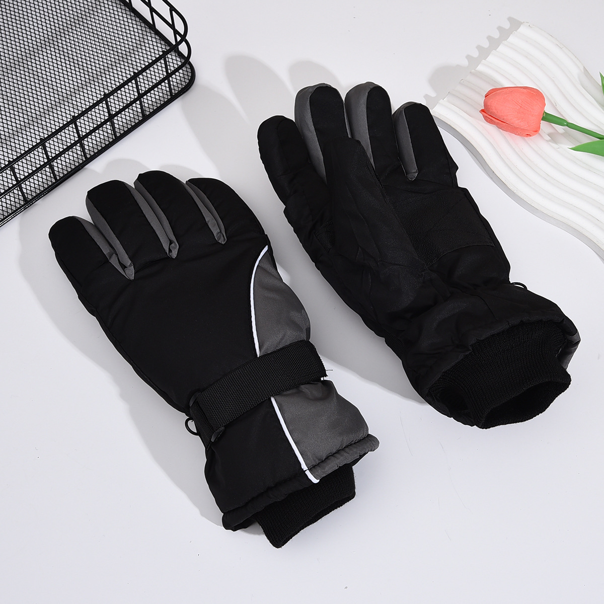 قفازات تزلج أنيقة مقاومة للريا - مراجعة Touch Screen Gloves وسعره